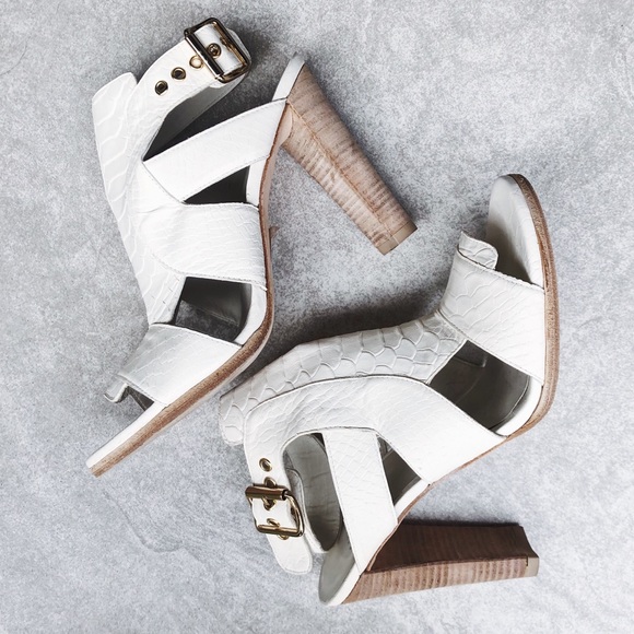 Stuart Weitzman White Snake Print Leather Sandal - Picture 1 of 6